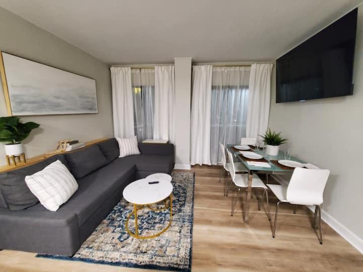 Remodeled 2Bd/2Ba Condo Mins From Universal Studio オーランド エクステリア 写真